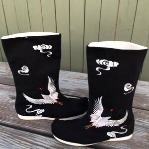 Chinese Hanfu Soap Boots Black and White Mid-Calf Boots with Crane Pattern